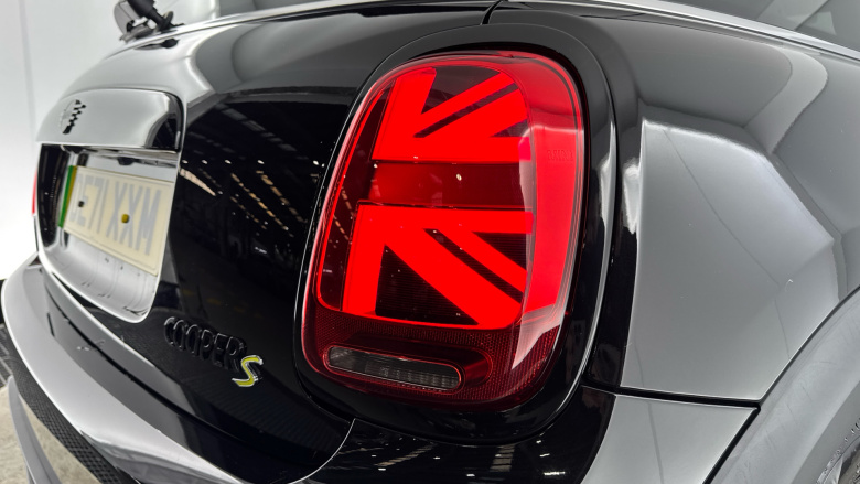 MINI Hatchback 135kW Cooper S Shadow Edition 33kWh 3dr Auto Electric Hatchback